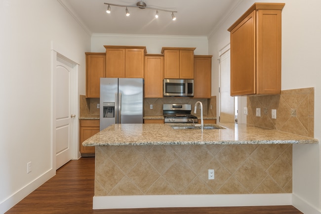 Building Photo - 611 Franklin Blvd