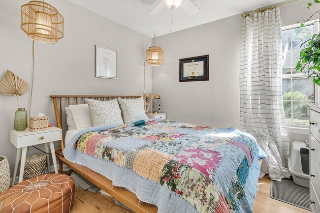 Building Photo - Charming 3 Bedroom, 2 Bath Home off of Longpoint in Mount Pleasant!