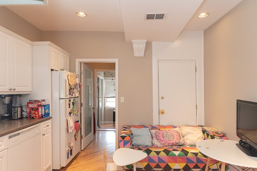 Building Photo - 3144 N Oakley Ave