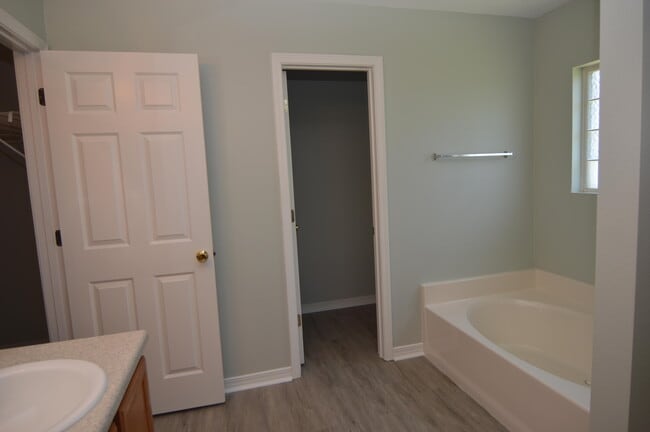 Building Photo - 6340 Heronwalk Dr
