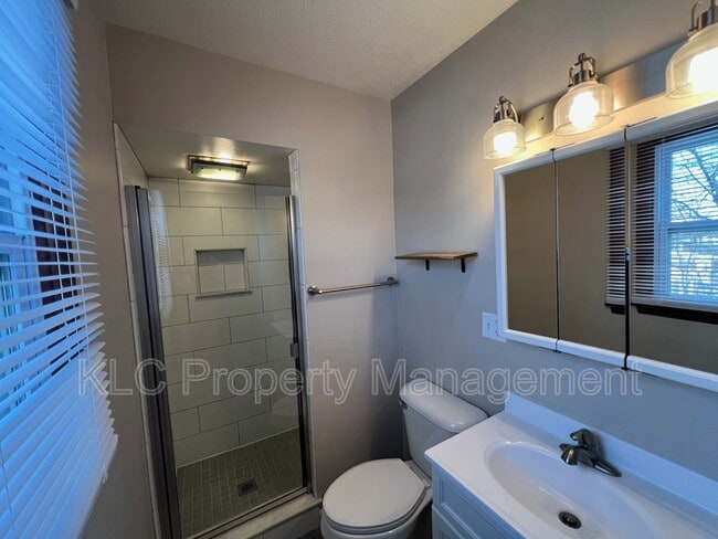 Building Photo - 6650 Holcomb Cir