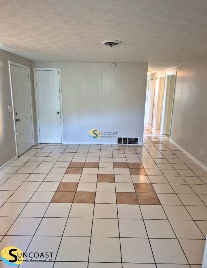 Building Photo - 454 Gano Ct