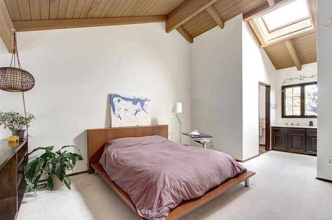 Building Photo - Prime La Jolla Location – Pool, Tennis & Village Living at Your Doorstep