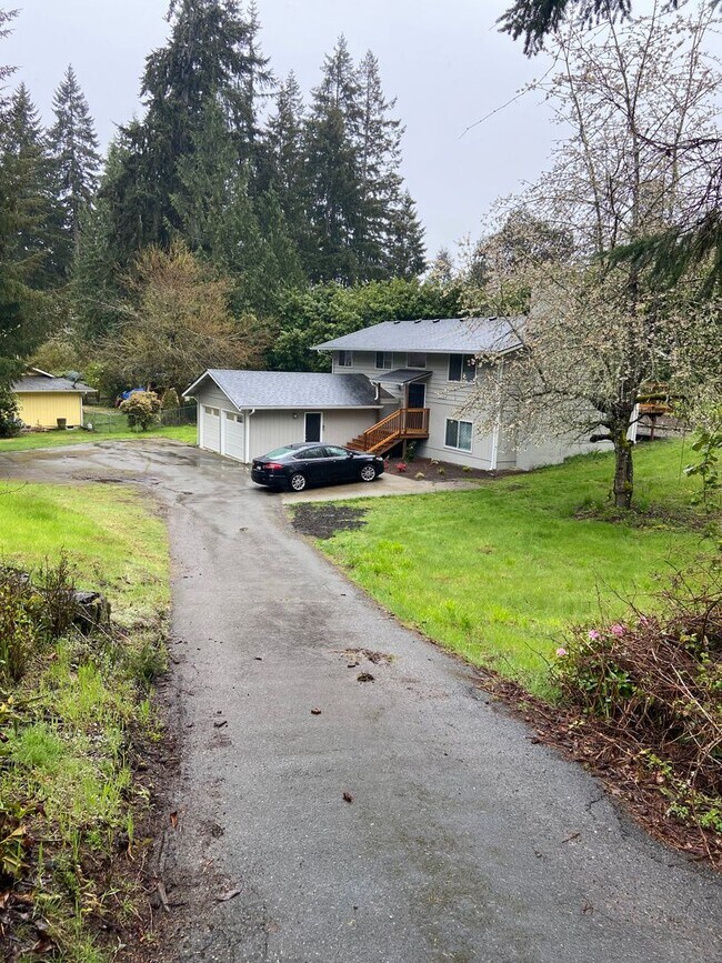 Building Photo - 4 Bedroom, 2.5 Bath 2 Car Garage, Brand Ne...