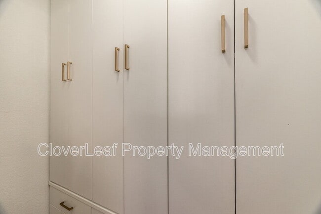 Building Photo - 8003 Oxbow Way