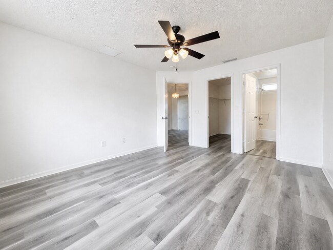 Building Photo - Affordable comfort with space where it counts - 3Bedrooms / 2Baths home in Deltona!
