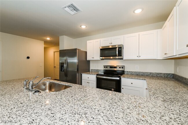 Building Photo - 3615 Caloosa Pkwy