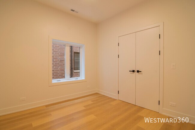 Building Photo - 2042 W Washington Blvd