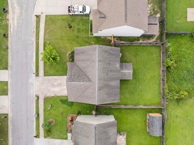 Building Photo - 1825 Polaris Dr