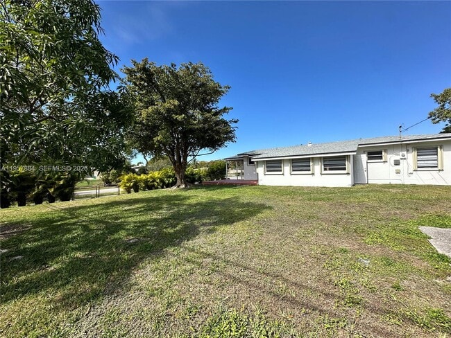 Building Photo - 9450 SW 181st Terrace