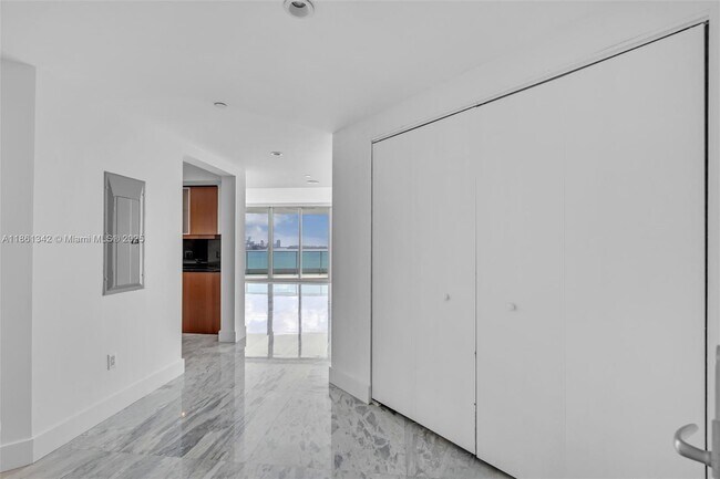Building Photo - 1331 Brickell Bay Dr