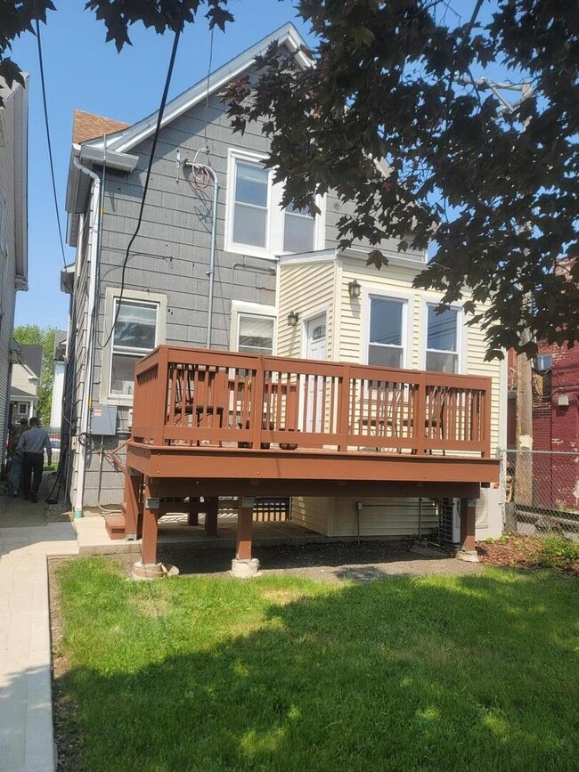Building Photo - 2343 N Lawndale Ave