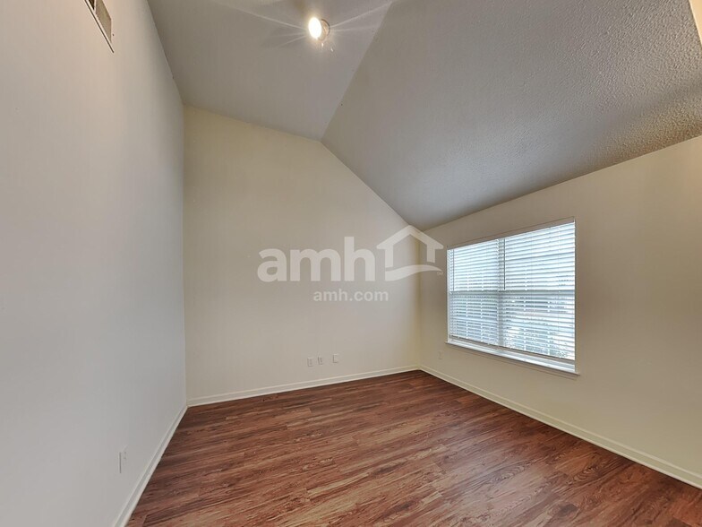 Building Photo - 148 Ventura Trl