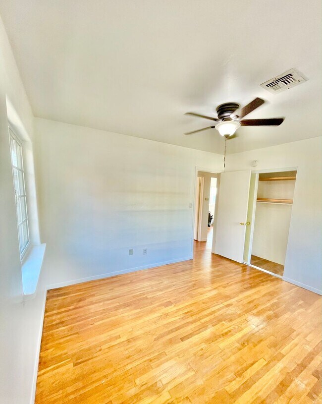 Building Photo - 4631 Narragansett Ave