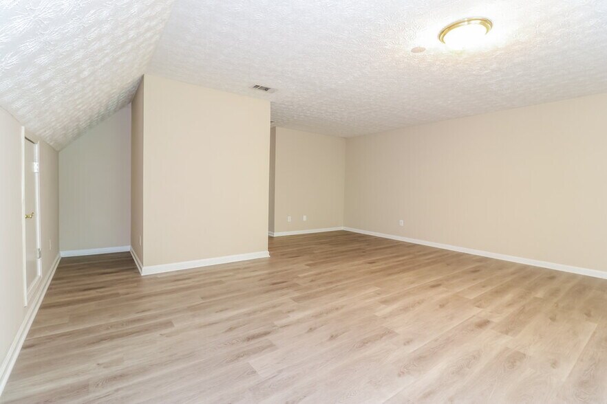 Building Photo - 1350 Enclave Way