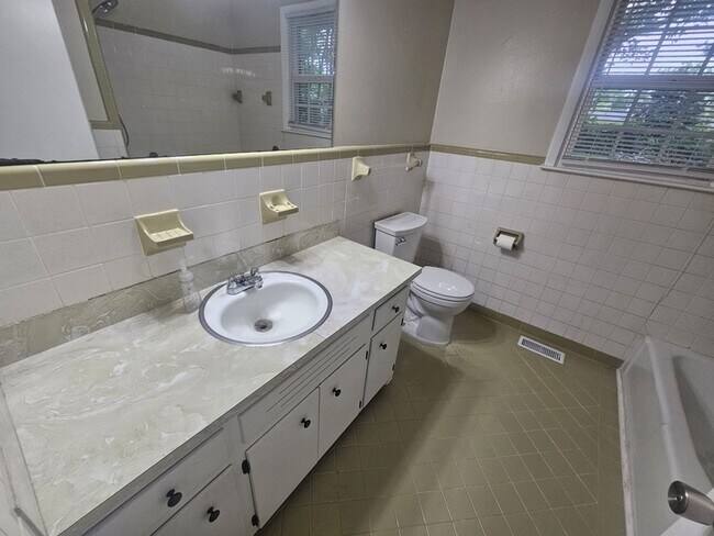 Building Photo - 6731 Forrest Ln