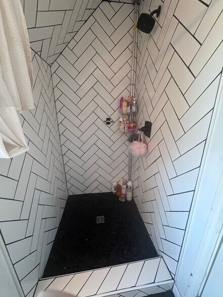 Building Photo - 401 Foxwood Dr