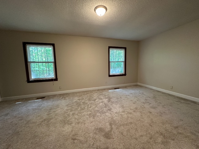 Building Photo - 104 Hudson Hills Rd