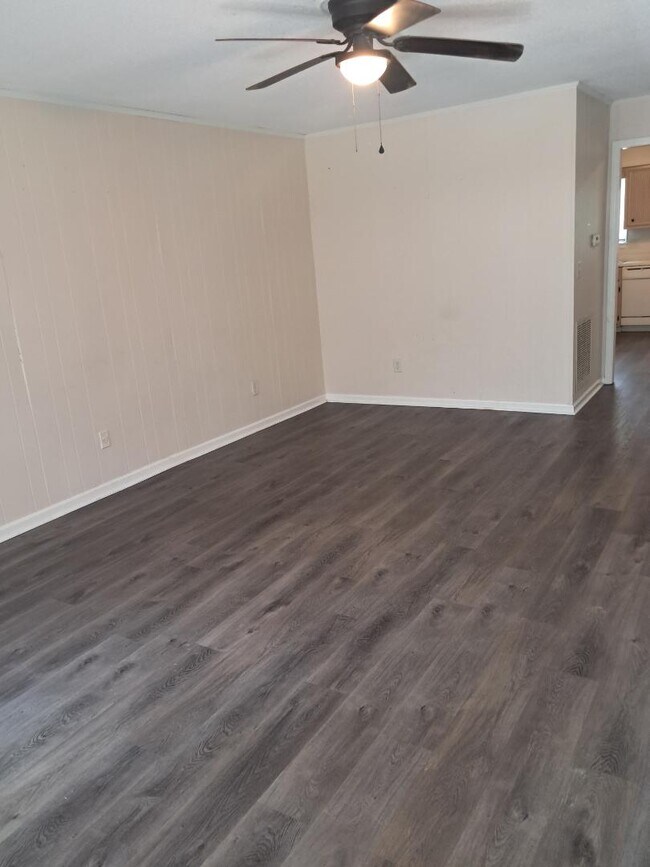 Building Photo - 1706 Ridgewood Dr