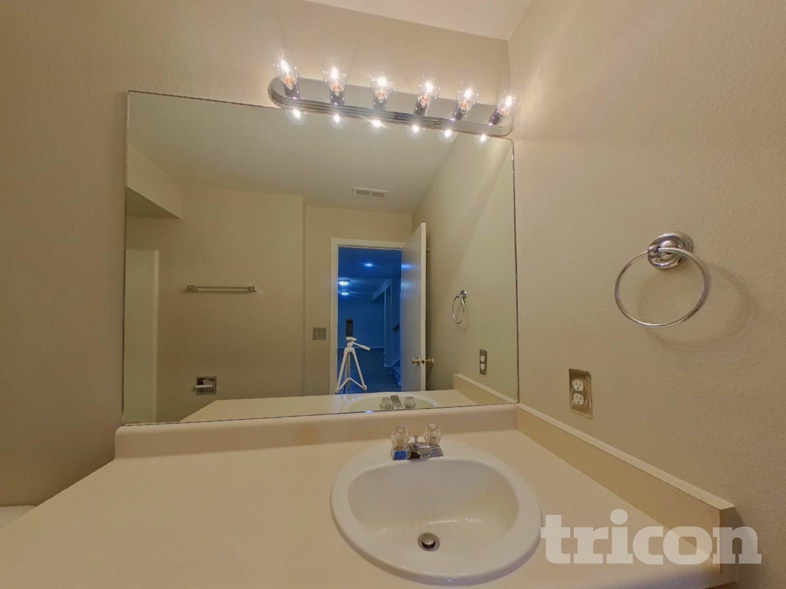 Building Photo - 8095 Oliver Rd