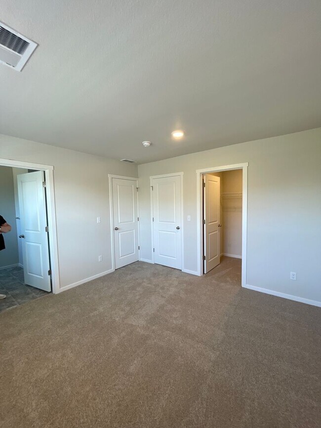 Building Photo - Town Home in NW Redmond's Canyon Ridge - PENDING APPLICATION