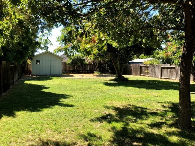 Building Photo - Adorable Home For Rent In Tahoe Park South