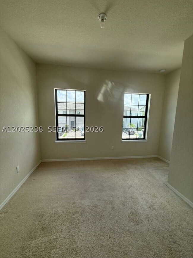 Building Photo - 2163 Appleton Cir S