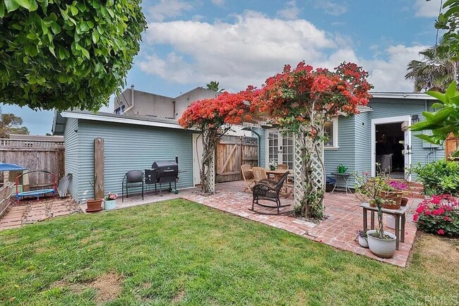 Building Photo - Charming 2 Bedroom, 2 Bath Craftsman Home