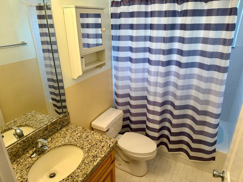 Building Photo - 1069 Sweet Briar Pl