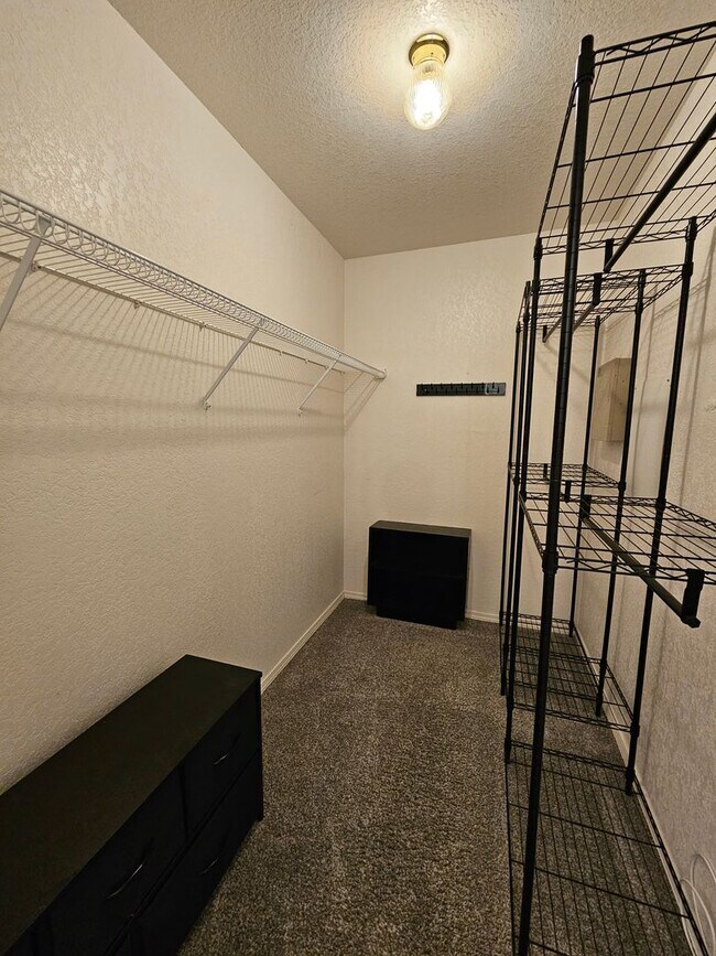 Building Photo - (2) Bed/(1) Bath Pets Negotiable Avail NOW w/ Storm Shelter!