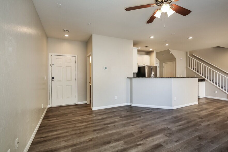 Building Photo - 6204 Joaquin Hills Ct