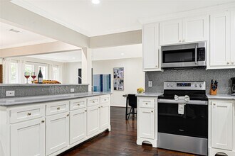 Building Photo - 5534 Loch Lomond Dr