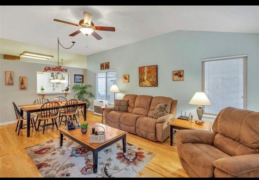 Living-Dining Room 3 - 82 Sequoia Cir