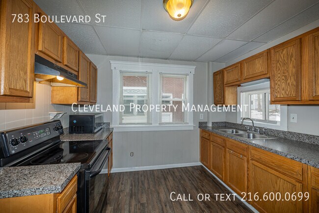 Building Photo - 783 Boulevard St