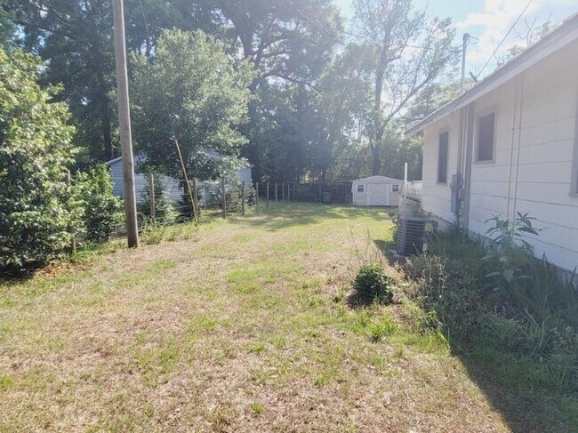 Building Photo - 526 N Adams St