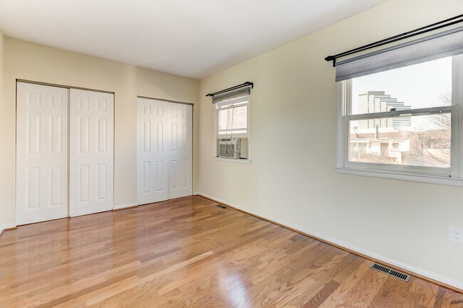 Building Photo - 138 Welcome Aly