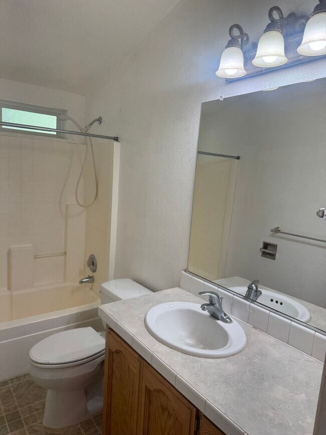 Building Photo - 3 BEDROOM COUNTRY HOME IN SHINGLETOWN