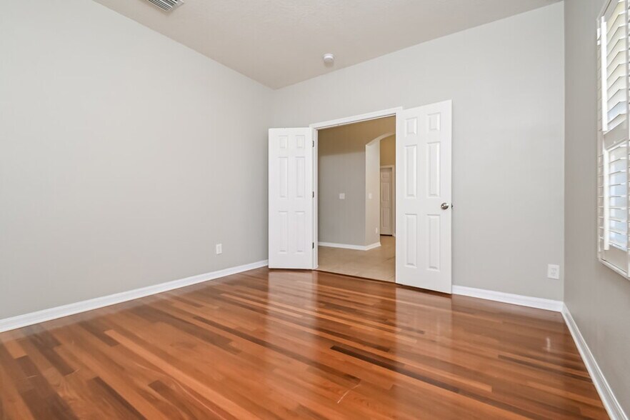 Building Photo - 9411 Laurel Ledge Dr