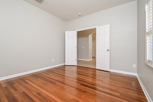 Building Photo - 9411 Laurel Ledge Dr