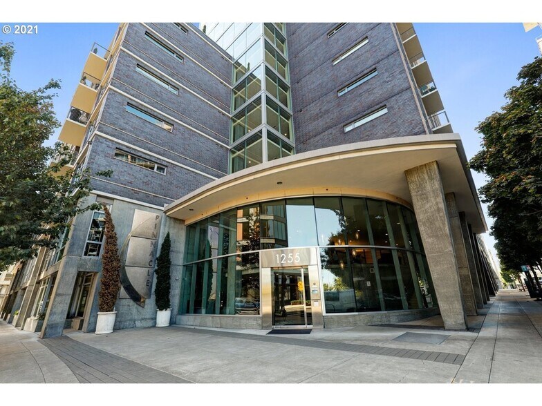 Building Photo - 1255 NW 9th Ave