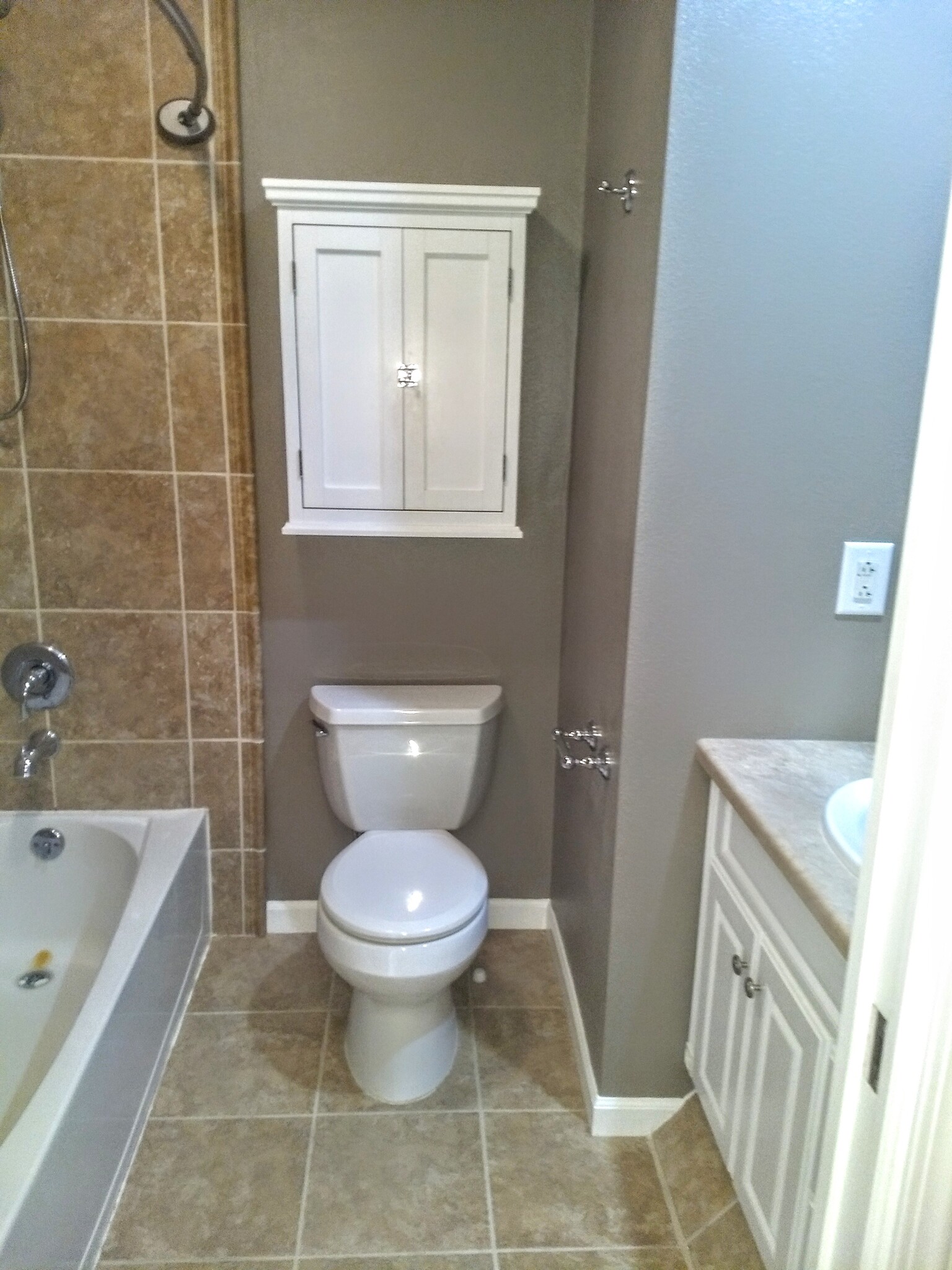 Second bathroom - 16351 Petro Dr