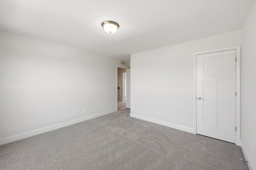 Building Photo - 2869 Blackford Pkwy