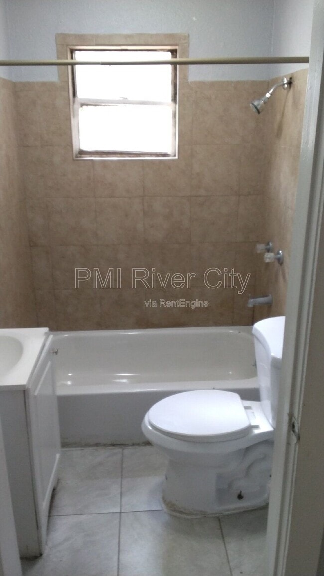 Building Photo - 1331 W 25th St