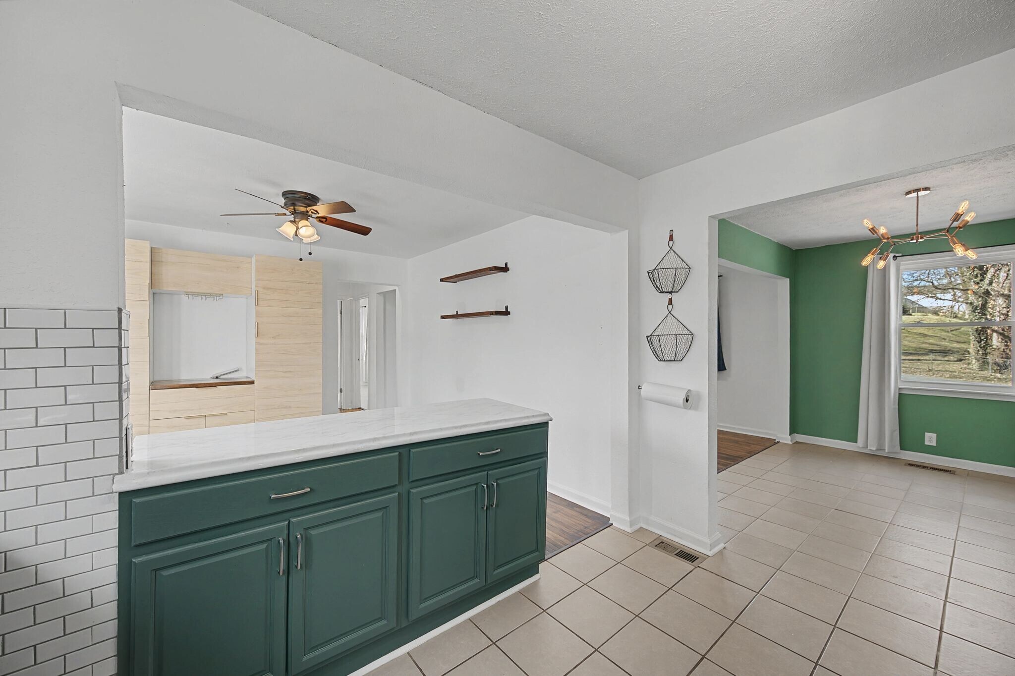 Building Photo - 2204 Sandra Dr