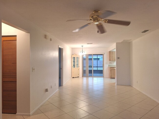 Building Photo - PELICAN COVE WEST 2BR 2BA FOR RENT