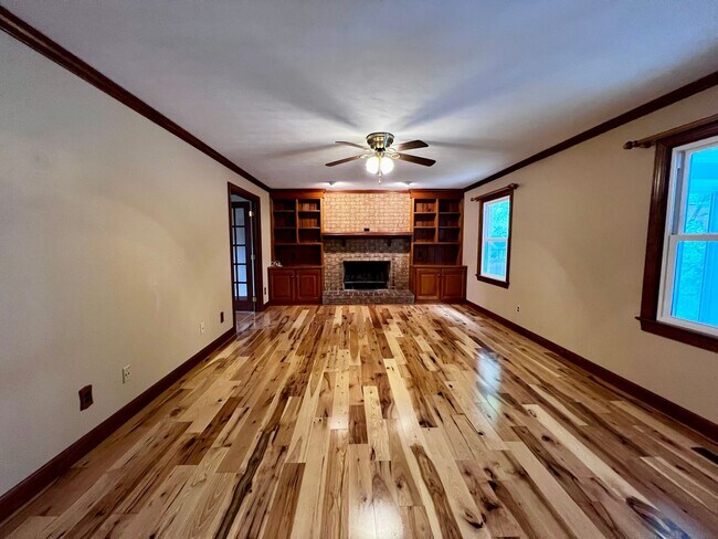 Building Photo - Large 6 bedroom home with Pool in Virginia Beach