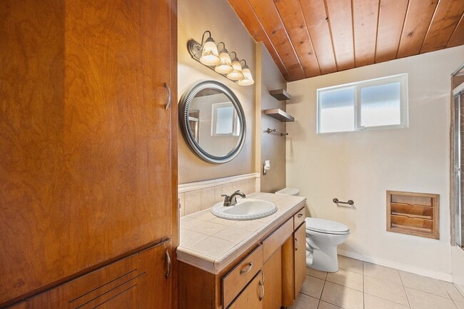Building Photo - Adorable 3 Bedroom 2 Bathroom Single Story Family Home