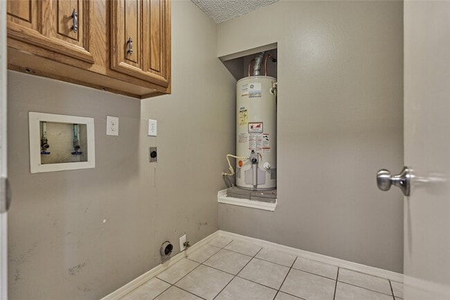 Building Photo - 3122 Village Park Dr