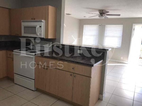 Building Photo - 4951 SW 16th St