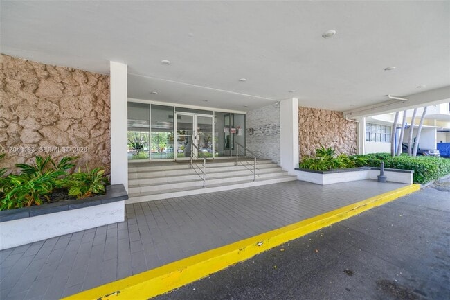 Building Photo - 401 Golden Isles Dr